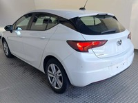 Vaade tagant vasakult