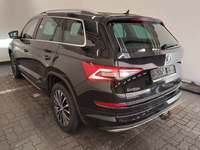 Vaade tagant vasakult