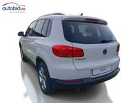 Vaade tagant vasakult