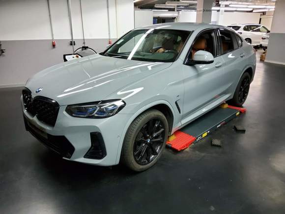 Náhled zpředu zleva