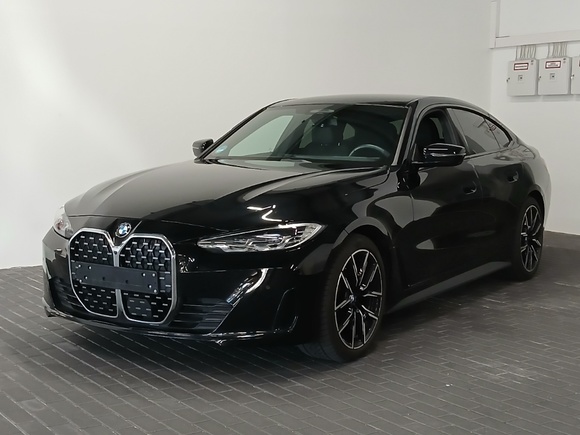 Vaizdas iš priekio kairės