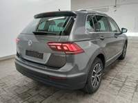 Pogled od pozadi desno