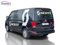 Pogled od pozadi levo