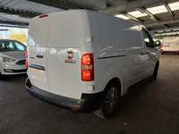 Pogled od pozadi desno