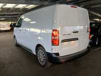 Pogled od pozadi levo