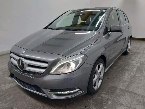 Pogled od napred levo