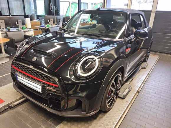 Вид спереди слева