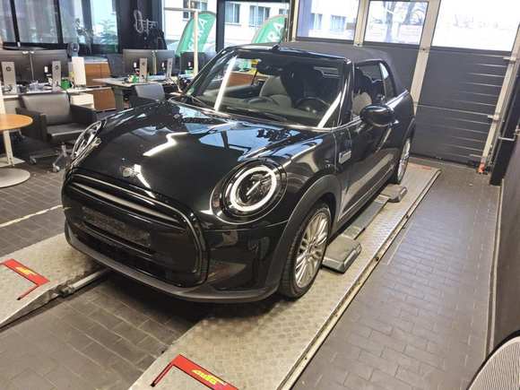 Вид спереди слева