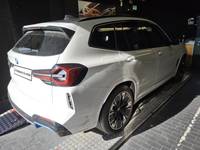 Skats no labās puses aizmugurē