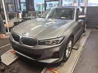 Skats no kreisās puses priekšā