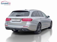 Pogled od pozadi desno