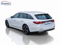 Vaade tagant vasakult