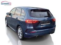 Vaade tagant vasakult