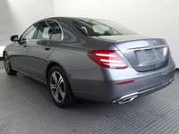 Vaade tagant vasakult