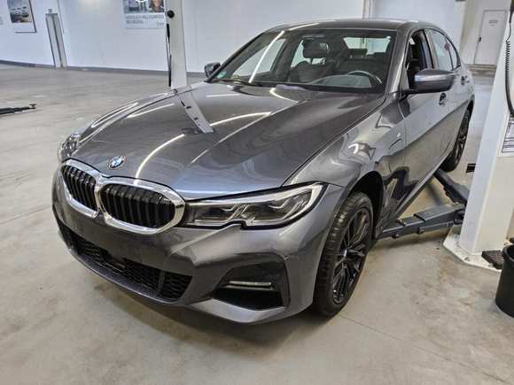 Вид спереди слева