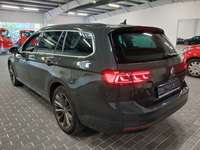 Vaade tagant vasakult