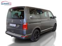 Pogled od pozadi desno