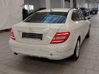 Pogled od pozadi desno