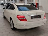 Pogled od pozadi levo