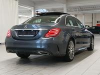 Pogled od pozadi desno