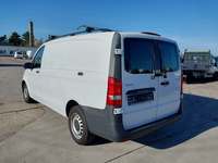 Vaade tagant vasakult