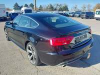 Vaade tagant vasakult