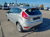 Vaade tagant vasakult