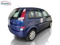 Pogled od pozadi desno