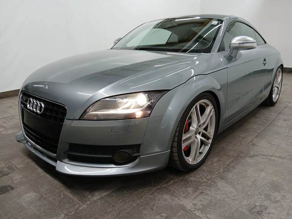 Pogled sprijeda lijevo