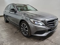 Pogled sprijeda desno