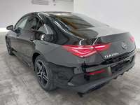 Skats no kreisās puses aizmugurē