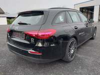 Pogled od pozadi desno