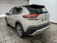 Skats no kreisās puses aizmugurē