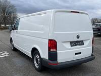 Vaade tagant vasakult