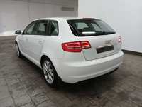 Pogled od pozadi levo