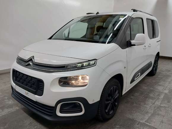 Pogled od napred levo