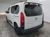 Pogled od pozadi levo