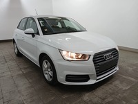 Skats no labās puses priekšā