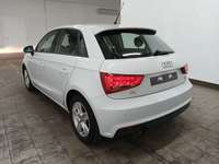 Skats no kreisās puses aizmugurē