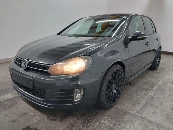 Вид спереди слева