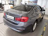 Skats no labās puses aizmugurē