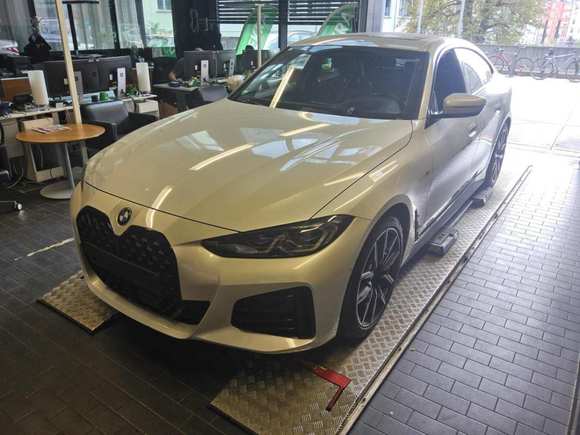 Вид спереди слева