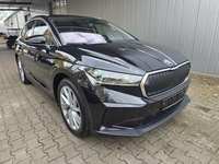 Pogled sprijeda desno