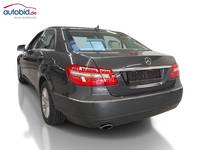 Vaade tagant vasakult