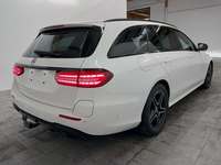 Pogled od pozadi desno