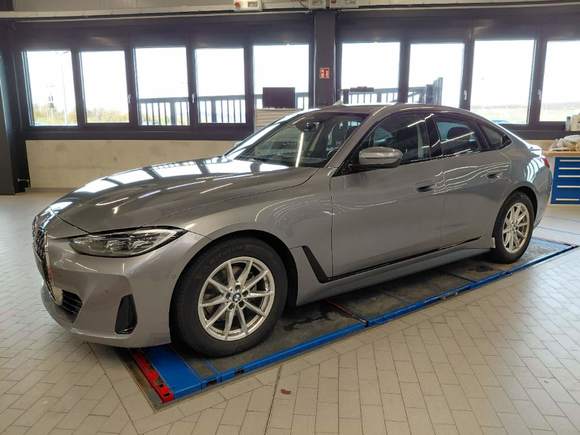 Pogled sprijeda lijevo