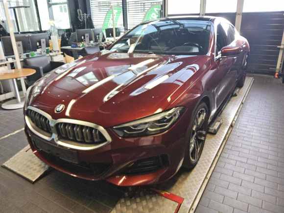 Pogled sprijeda lijevo