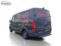 Pogled od pozadi levo