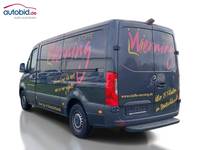 Pogled od pozadi levo