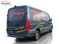 Pogled od pozadi desno